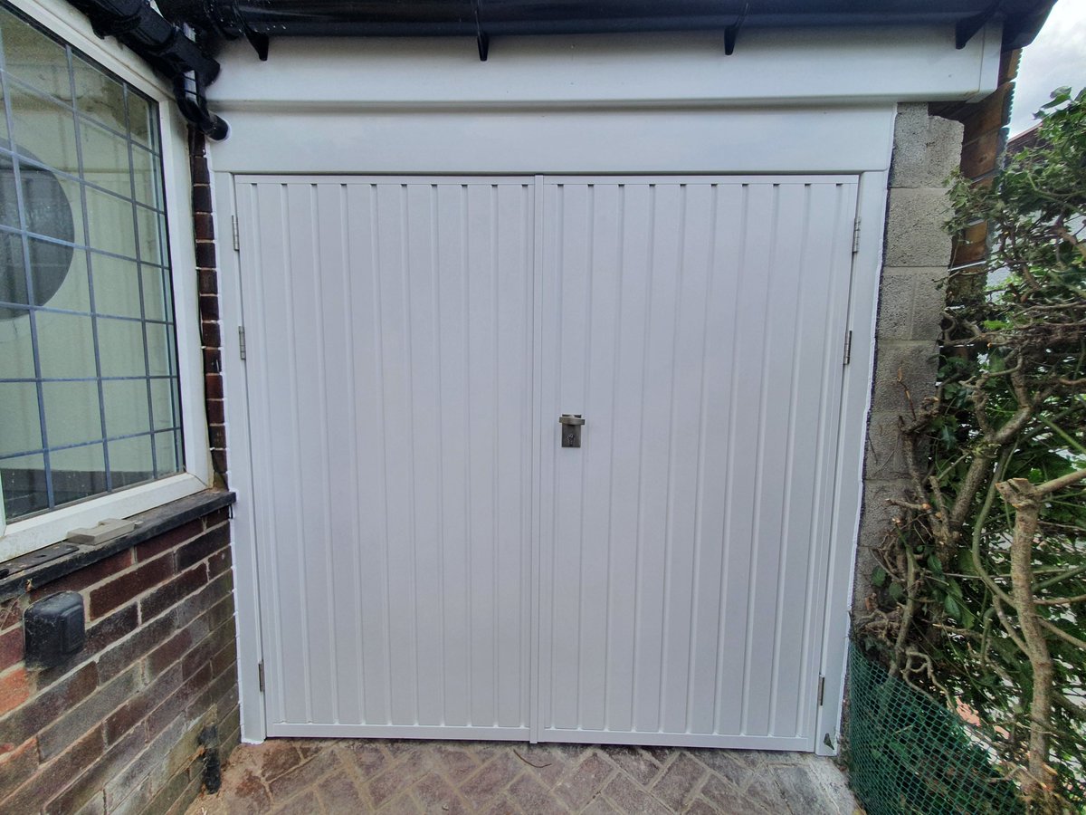 CarringtonDoors's tweet photo. From up and overs in white and Window Grey to side hinged garage doors - its been a busy week! #garagedoors https://t.co/72DWkwqkHK