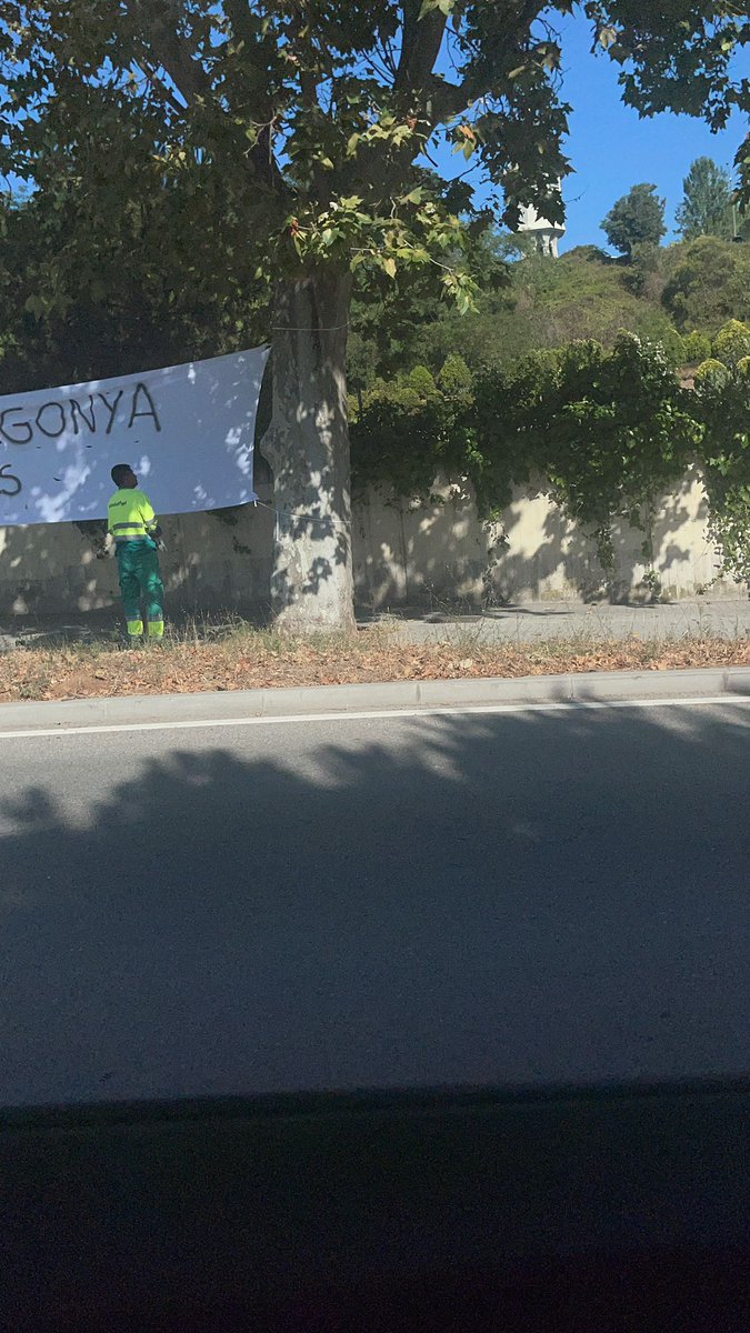VeinesTorrella's tweet photo. Quina eficàcia per reprimir les demandes de les veïnes! @socmartafarres @Aj_Sabadell @sindicasabadell @sbdterritori @SmatsaSbd https://t.co/Jx8KyU5H4A