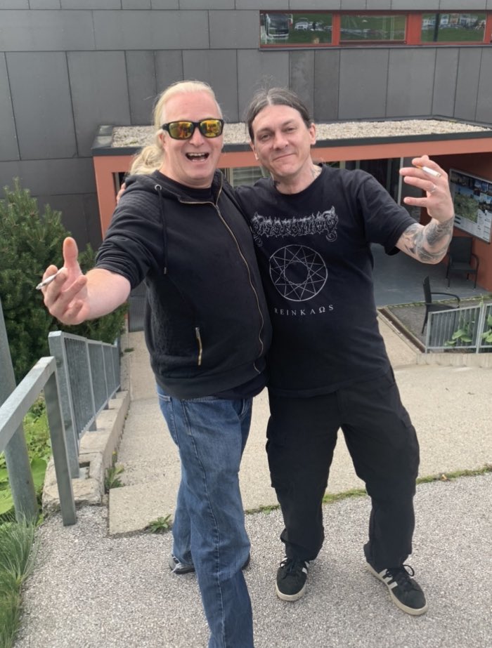 rich666cabeza's tweet photo. Run in to this old buddy at the hotel this morning, mr. Karl Willetts @memoriamUK …. Been a good 30 years since last time. #Dismember #Memorain #ObsceneExtreame #DeathMetal https://t.co/y0PQsrDvoN