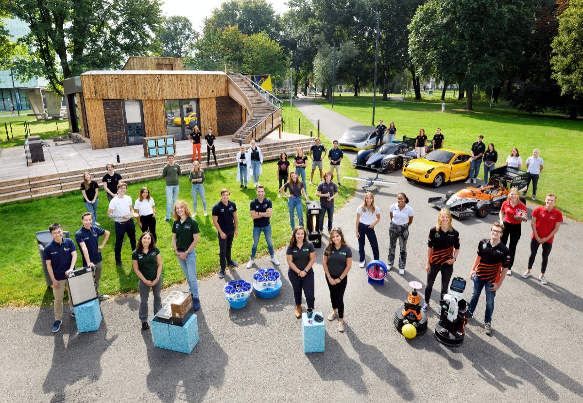 Some 50 student teams work on projects around sustainability ♻️, artificial intelligence 🤖, health 🔬 and mobility 🏎️, designing real solutions for our society. What do our students get out of their time with a student team? tue.nl/en/news-and-ev…