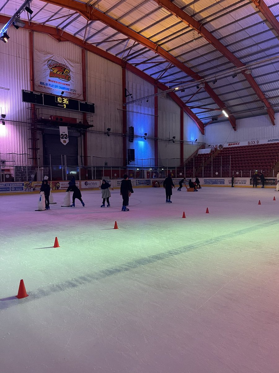 ikhlaasPrimary's tweet photo. Year 6 trip to Planet Ice in Blackburn ⛸🥶❄️ #IceSkating #PlanetIce #SchoolTrip https://t.co/CI73dreSWK