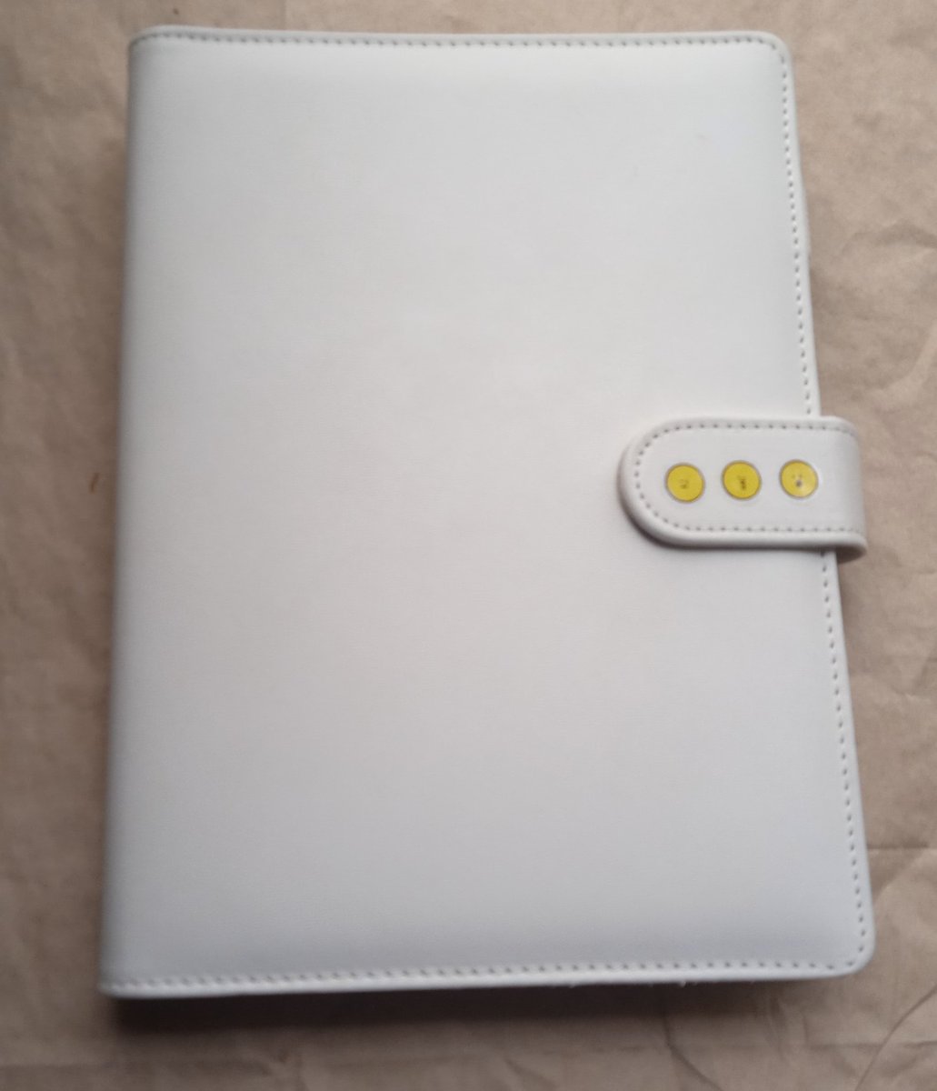 wts lfb ph ┆#jjkssells

White a5 macaron binder
୨୧ w 29 4p sleeves !
୨୧ onhand 
୨୧ dop: payo

𓈃 ₱330 + pf 
𓈃 read 📌 b4 you transact !
𓈃 condi : 7/10 

— rfs: will switch to pink !
— no rush shipping !

 ⵌ bns essential binder white macaron binder pocket sleeves