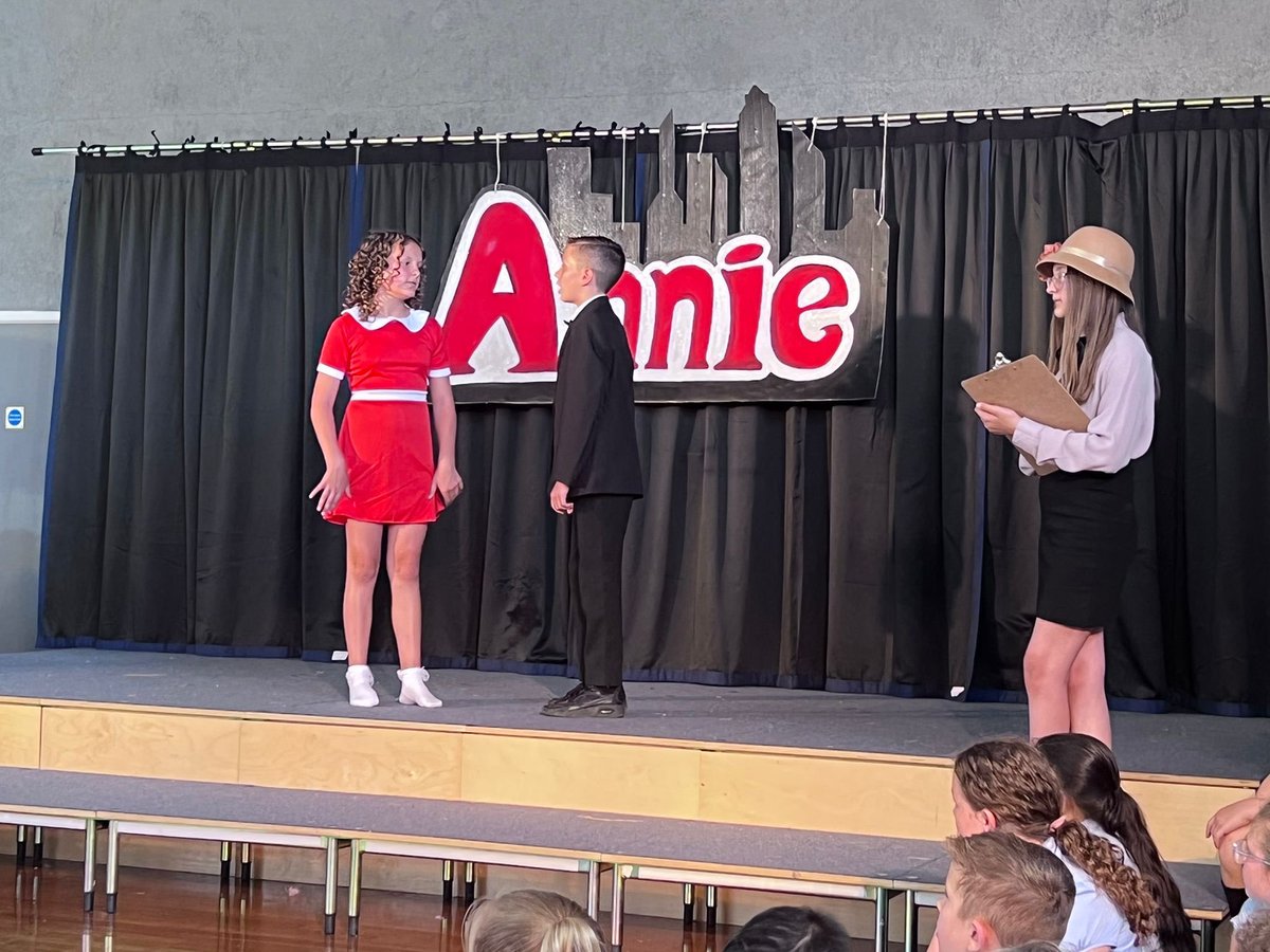 MissCahill7's tweet photo. Wow what a show!🎙 This week year 5 and 6 performed Annie The Musical. All members of our Milton community loved your performance!  🎭@MiltonPrimary17 https://t.co/WmdjZFaLNF