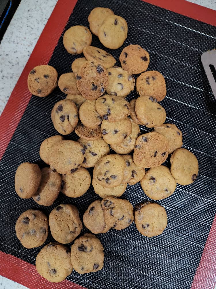 dnbakesandbites's tweet photo. Alright, we can now order again for August onwards!

No more macam² cookies. Only our Signature Bite Sized Chocolate Chip Cookies 🍪 

1 Bottle RM38
3 Bottles RM110 [FREE POSTAGE]

WhatsApp: https://t.co/1dRJCgyRH8

#SayaJual #Cookies #BiskutRaya https://t.co/Nw6VEl5RyO