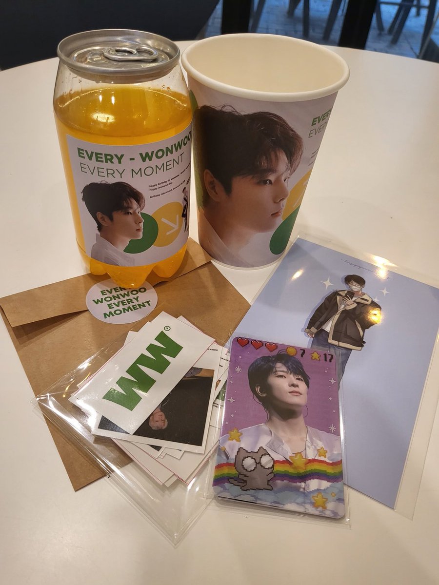 Oookdom's tweet photo. 📍로우필름 카페앤갤러리
원우야 생일 (미리) 축하해 💚🐈💛
쿠키도 기엽고 넘 아기자기 기여운 카페ㅜㅜ https://t.co/5VlC0qYZVc