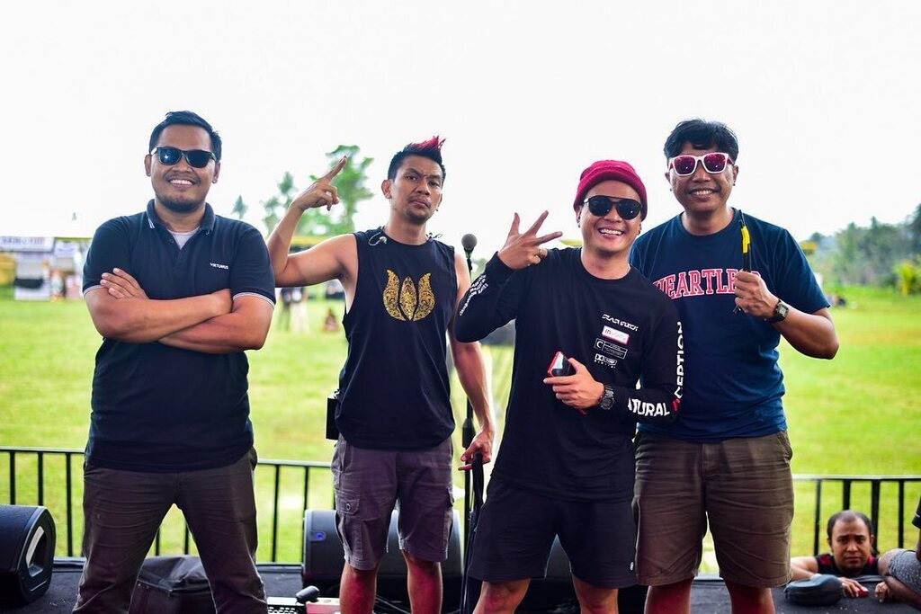Kelar checksound baru saja di lapangan umum melawa bebandem, karangasem untuk @genggangfestival 2022.

See you tonight #5013mc ❗
Kita PARTY 🍻

📷 @arimbawa_ndud

#scaredofbums #5013mc #5013official #genggangfestival instagr.am/p/CgBwXyzP7en/