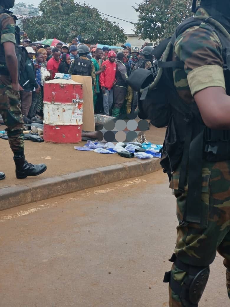 MimiMefoInfo's tweet image. Urgent: Hundreds gather in Kumba to view the body of fallen Ambazonian ‘General,’ ‘Field Marshal’

Read more 👇🏾👇🏾👇🏾 mimimefoinfos.com/urgent-hundred…