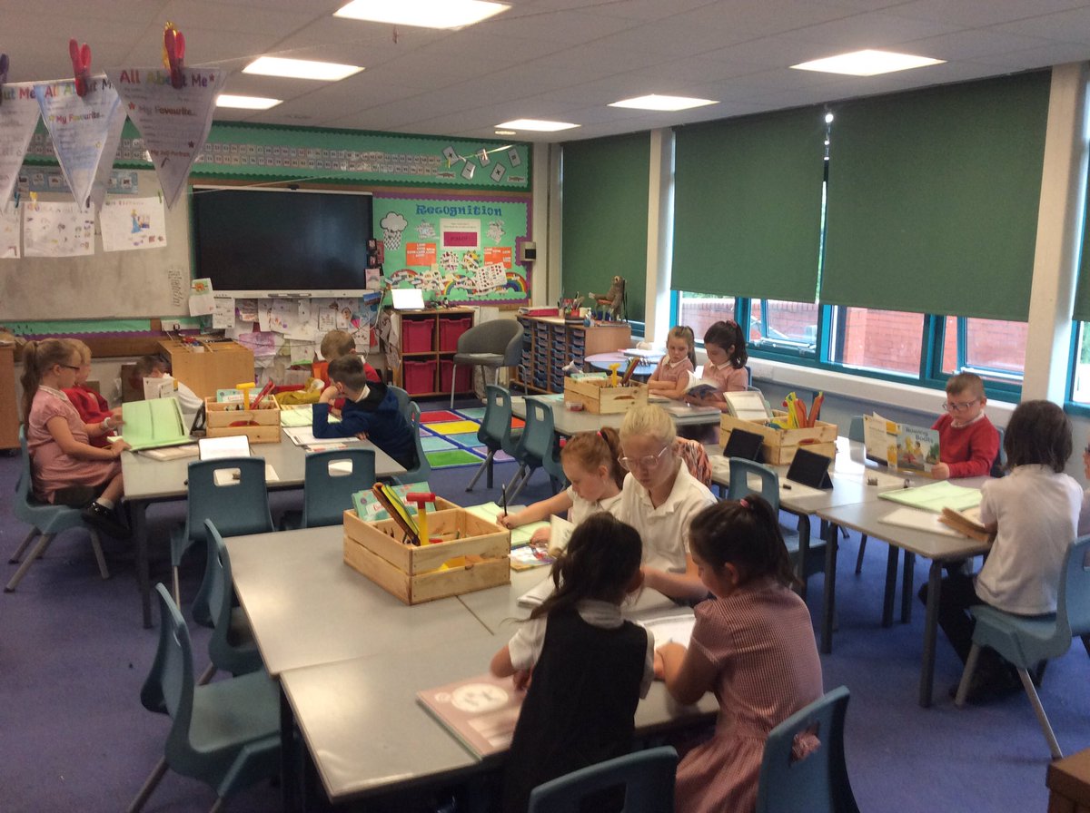 Year 3 have really enjoyed their buddy reading session with Year 1 this morning.  <a href="/Daniell65126960/">Mrs D Bell</a> <a href="/stjs_staveley/">Saint Joseph's</a> #joeysenglish