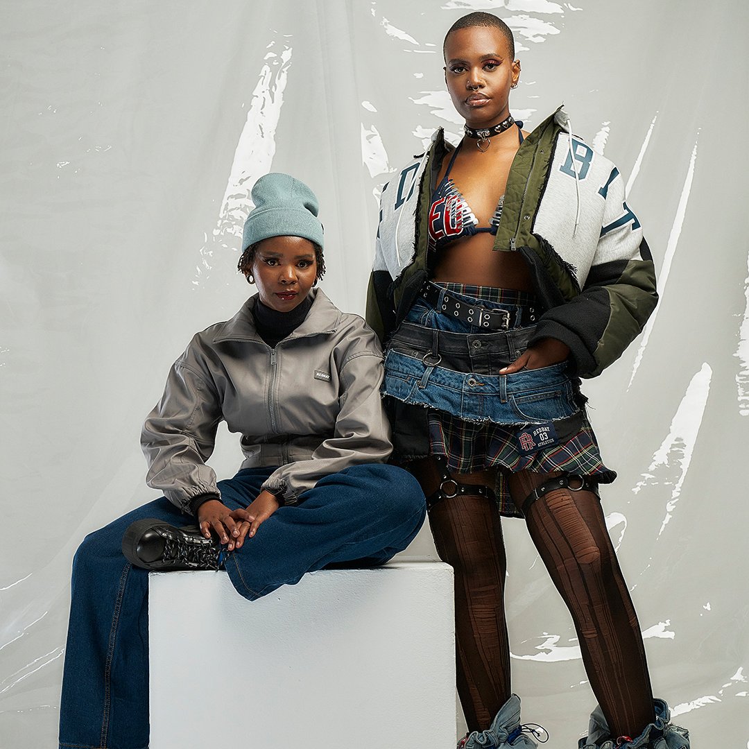 sportsceneSA's tweet photo. 3. Sketch and mood-board should be streetwear inspired (full fit)
4. Submit by the 18th of July 2022
6 finalists will be chosen & sent samples to co-create a design with Redbat. Designs to be showcased at the Redbat Posse event on the 5.09.22.
T&Cβs apply
#RedbatPosse https://t.co/CpoXS7RMN2