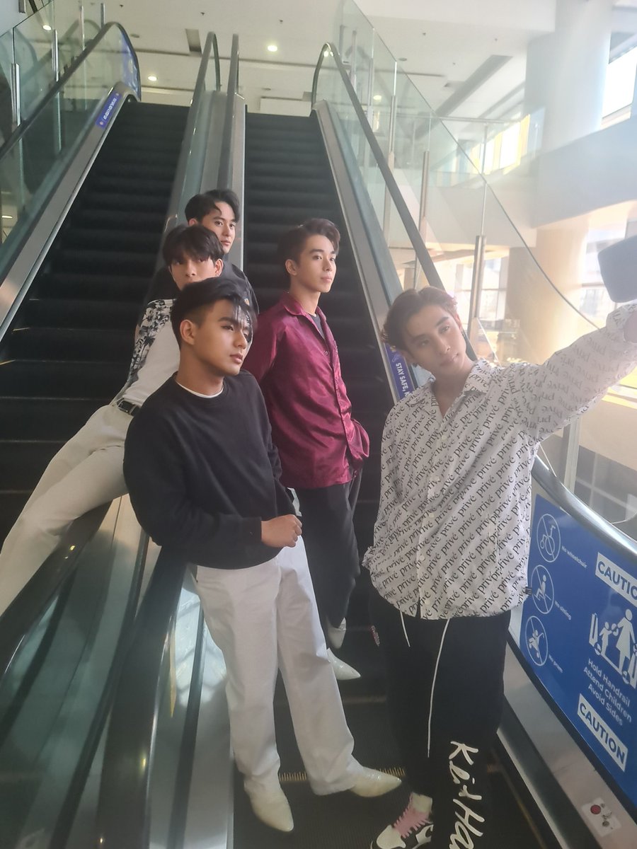 myxglobal's tweet photo. Groupfies before hitting the #TugatogPH stage! 

@bgyo_ph https://t.co/MvPhUG7AGv