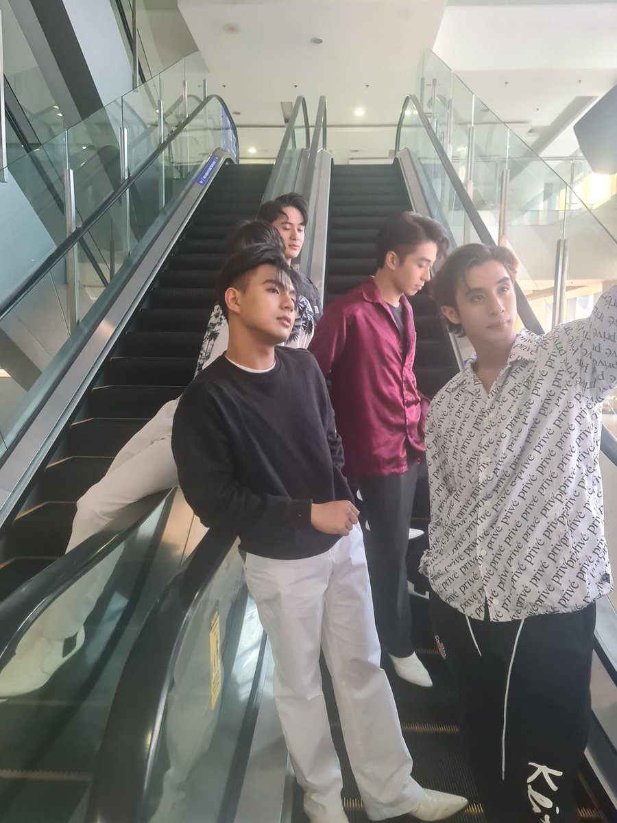 myxglobal's tweet photo. Groupfies before hitting the #TugatogPH stage! 

@bgyo_ph https://t.co/MvPhUG7AGv