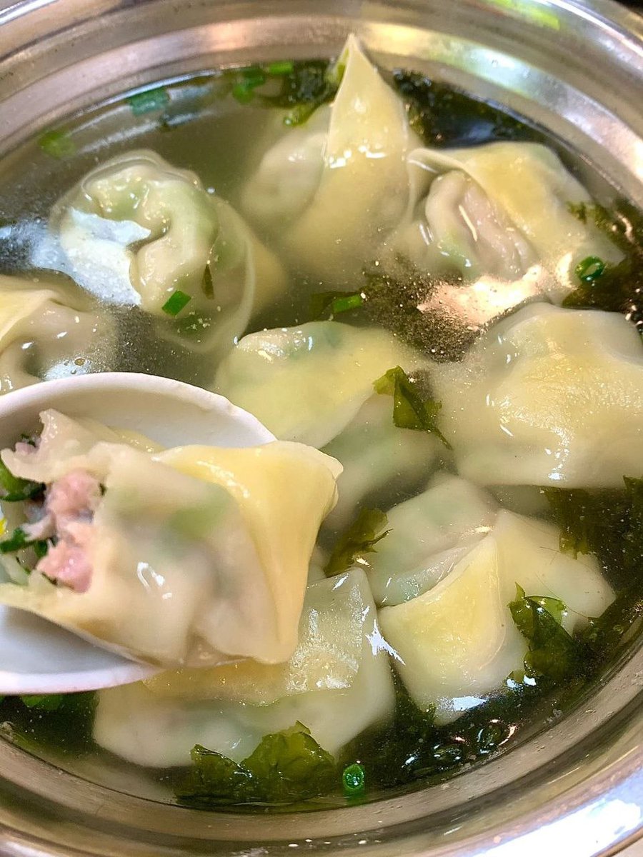 xiayuyi8877's tweet photo. No matter where I am, still love this breakfast. The soup base is a big bone broth made last night, which makes the dumplings taste just right, not too salty, and warms the tummy in the morning.
#dumplings #wanton #bonesoup #yummy #whatever #breakfast #soupbase #warm #tummy https://t.co/DjeOCFlwL3