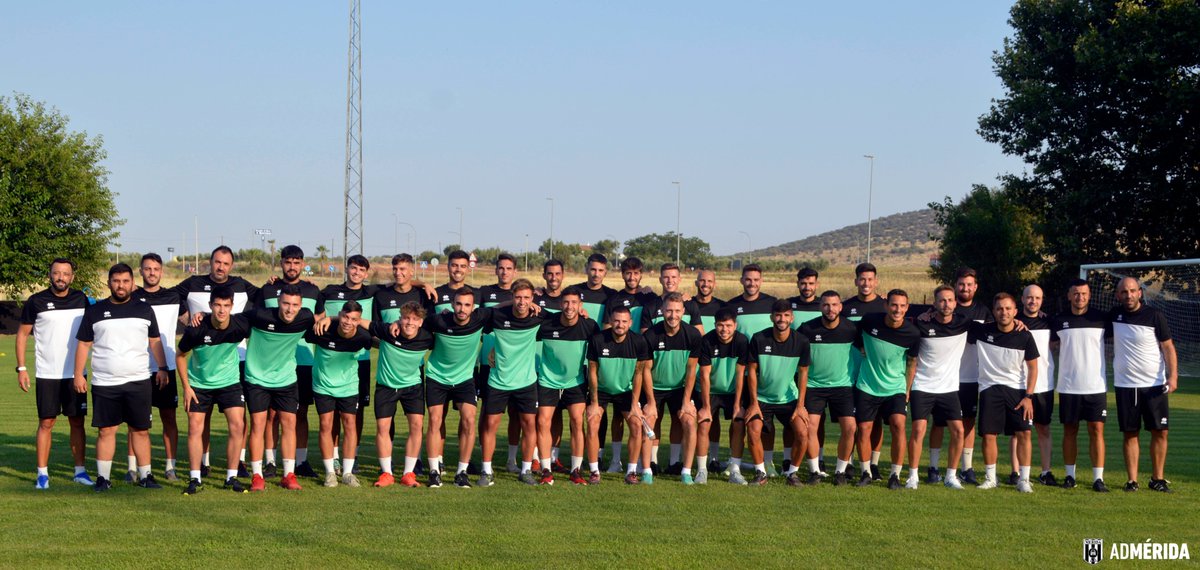 📸 𝗙𝗼𝘁𝗼 𝗱𝗲 𝗹𝗮 𝗳𝗮𝗺𝗶𝗹𝗶𝗮 𝗿𝗼𝗺𝗮𝗻𝗮 𝟮𝟮/𝟮𝟯 ⚪️⚫️

🚢 𝙀𝙡 𝘽𝘼𝙍𝘾𝙊 𝙘𝙤𝙢𝙞𝙚𝙣𝙯𝙖 𝙖 𝙣𝙖𝙫𝙚𝙜𝙖𝙧
