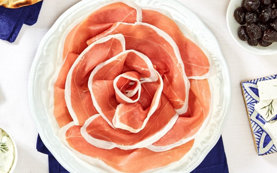 TradeMavi's tweet photo. Prosciutto di Parma, a slice above the rest ❤️
Nothing beats the one and only Parma Ham! Are you a buyer interested in importing #Italianfood ? Contact us to receive more info: export@mavifooditalia.com 
#parmaham #prosciuttodiparma #italian #madeinitaly #madeinitaly🇮🇹 https://t.co/phQN9CUsG6