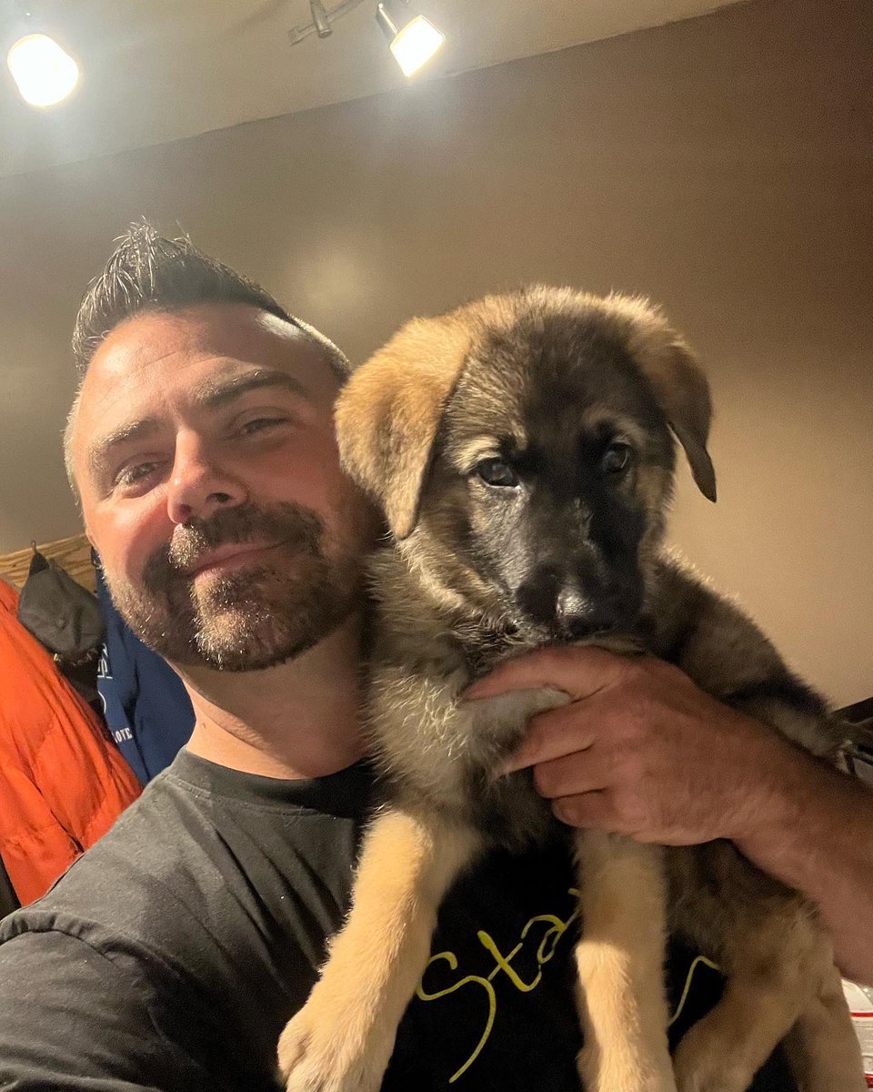 mtlogan6683's tweet photo. To deny evil exists is to deny good exists. To know one thing, we must know it’s opposite thing. 

Yep a new puppy, she’s cute, she’s good and she’s the newest addition to my security force. Bella is still Thee Leader😉
My name’s Quinn. Born on May 12th, just had my first bath 😅 https://t.co/7UpZlrNloV