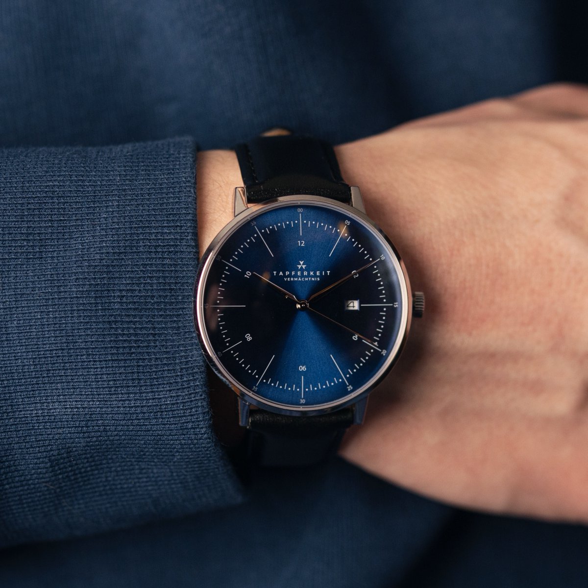 tpktwatches's tweet photo. One of our favourite combinations at Tapferkeit. The black strap brings out the sunburst blue dial to its full potential. https://t.co/JKasiyrNH7