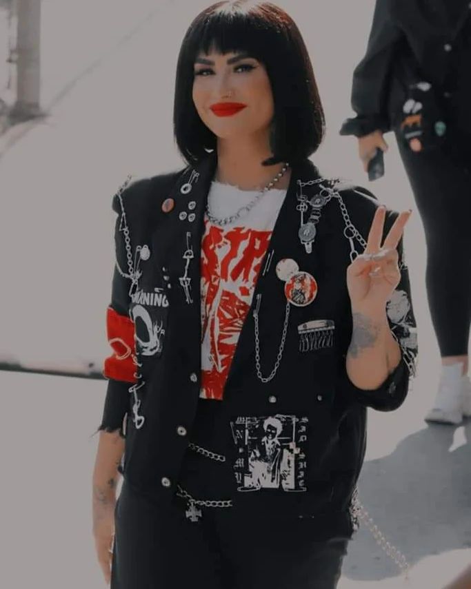 ddlovato_Py's tweet photo. Demi en los estudios de “Jimmy Kimmel” 😍🖤
#DemiLovato #JimmyKimmelLive https://t.co/opURVHvMlX