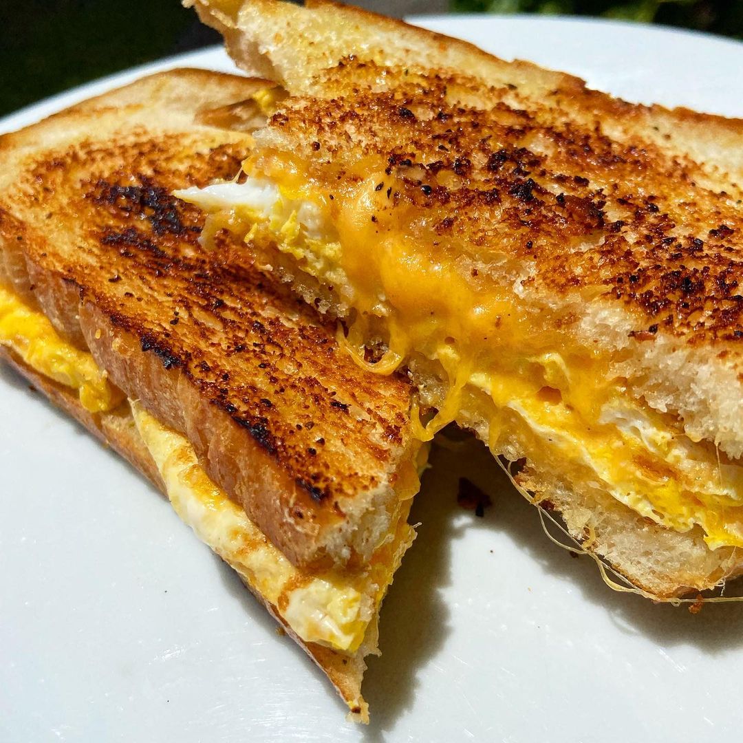 acekool's tweet photo. Grilled Egg and Cheese Sammie #AcekoolAirFryerFT4
The classics never get old 😍
📸 @ island .fit.foodie
#acekool #sammie https://t.co/RqTKuWSKci