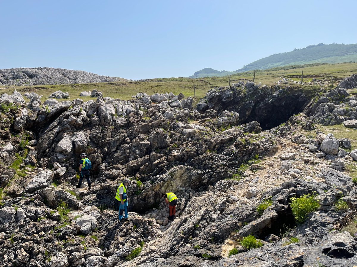 Within the framework of my Juan de la Cierva fellowship, I carried out a sampling campaign of fault rocks in the Cantabrian Mountains with <a href="/jaume_jverges/">Jaume Vergés Masip</a> from <a href="/GEO3BCN_CSIC/">GEO3BCN - CSIC</a> and Nemesio Heredia and Brais Gonzalo from the <a href="/IGME1849/">Instituto Geológico y Minero de España</a>. It was a great pleasure to work with them!