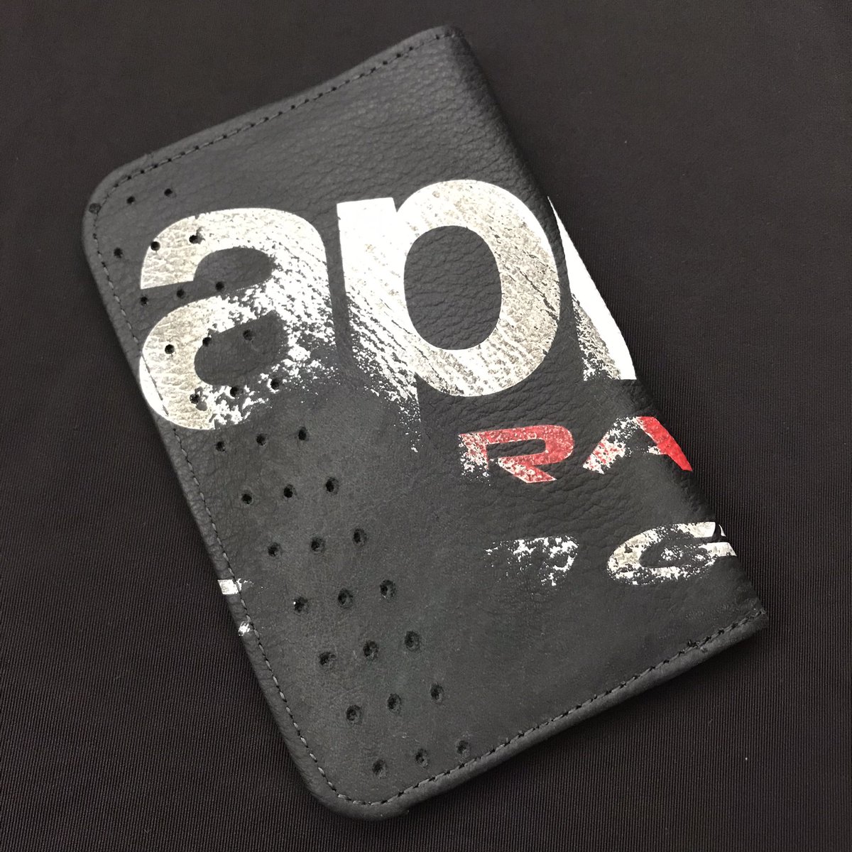 ixon_japan's tweet photo. フランス🇫🇷本社から、世界に一つだけのパスポートケースを頂きました！

現在MotoGPランキング2位の、アプリリアファクトリー、アレイシ・エスパロガロ選手のレザースーツから作成したものです♪

このツイートをリツイートするだけで、エントリーになります！

1名様にプレゼント🎁

当選者にDMします https://t.co/PbJ2E1A7mP