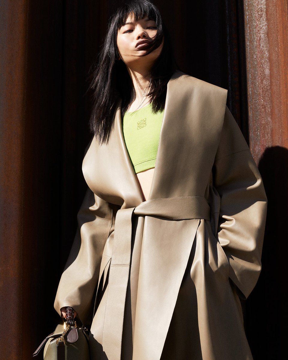 mytheresa_com's tweet photo. Start your #PreFall22 season on a high note with exclusive ready-to-wear styles from @LoeweOfficial, available now at #Mytheresa: https://t.co/cVgOe5RW7C #LOEWExMytheresa #LOEWE https://t.co/dX1bpF1ZNs
