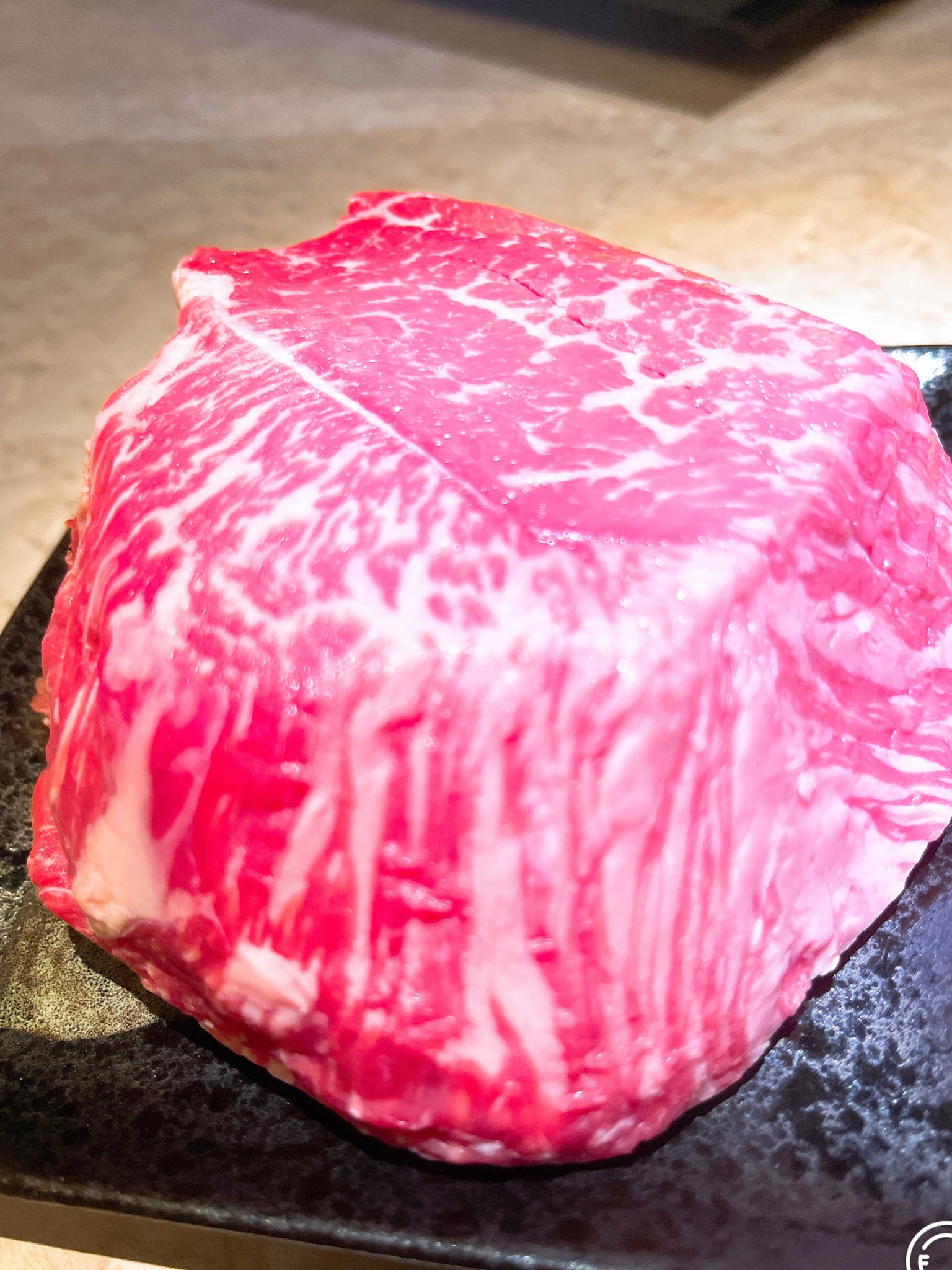 居酒屋とらいあんぐる 雨やばい シンシン 居酒屋 居酒屋とらいあんぐる 肉 黒毛和牛 A5ランク ステーキ シンシン 赤身肉 もも肉 低温調理 たたき 美味い 美しい グルメ 高級 東京 大崎 品川区 T Co Fja6iinwkz Twitter