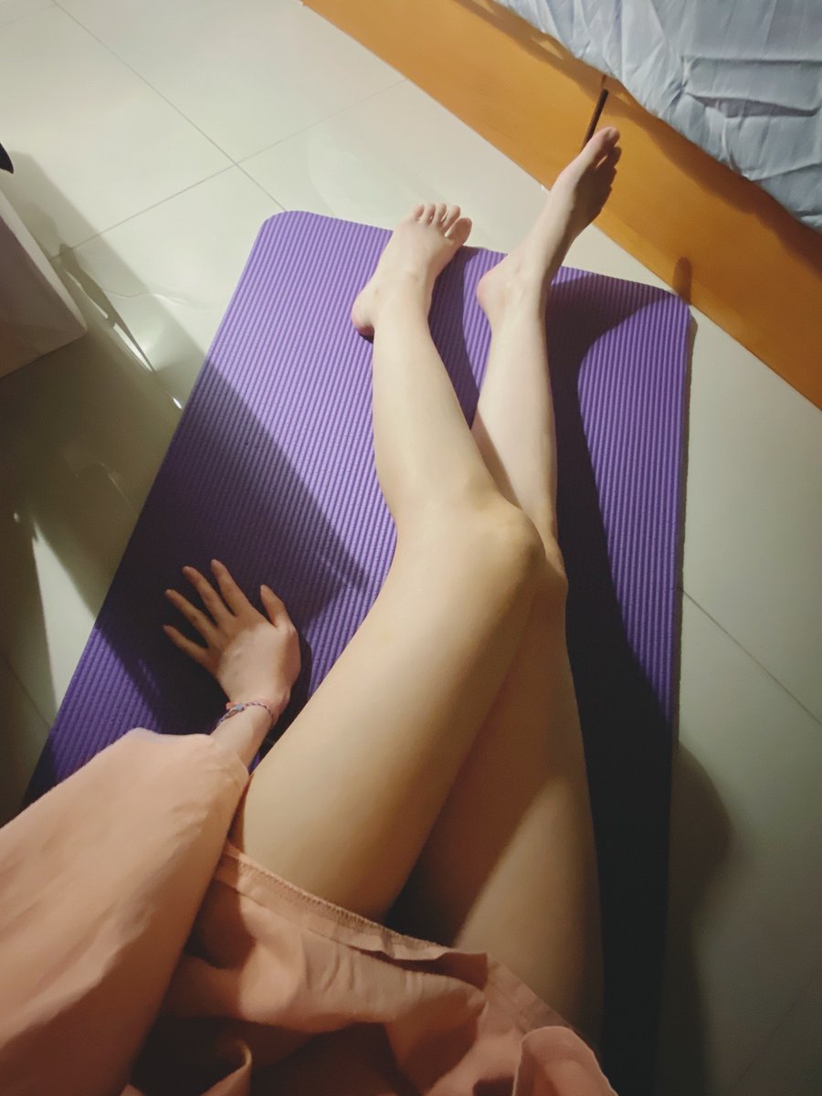 _Jessica1111's tweet photo. 睡前拉拉筋 要給這條腿幾分呢?

#腿模 #���伽 #長腿 #美女 #腳底 #花蓮 #大学生 https://t.co/EWYJhKmZ1Q