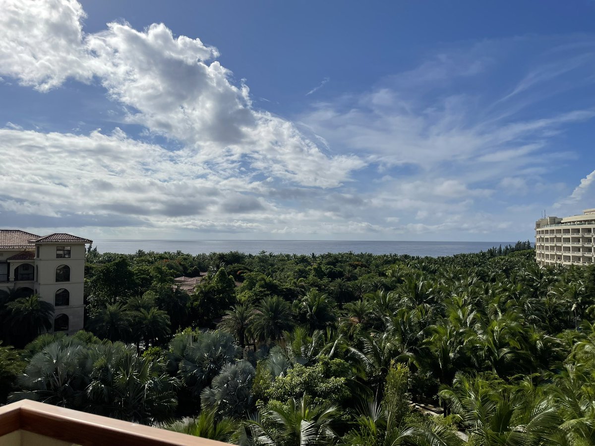 21physed's tweet image. Loving @iPhys_Ed #PhysEdSummerCamp especially when kids are occupied and I’m at the 🏝. #relaxed @thepespecialist nailing the #physed hacks and @evernote making it easier to take notes when going mobile with new iOS update. #pegeek