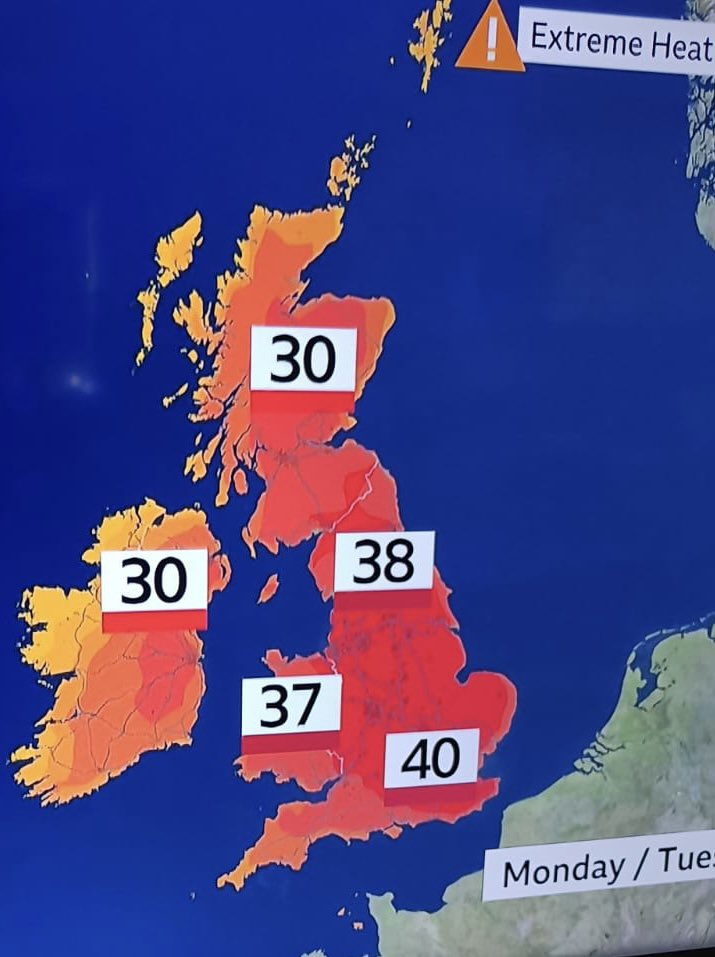 sasaraca's tweet photo. Alerta de calor extremo/ #oladecalor a 40 grados! Lo que se espera para este lunes y martes en Londres rompería récords. 😱☀️🥵🔥 / un problema en una ciudad diseñada para el frío y donde no es muy normal usar aire acondicionado. Me pensaría dos veces subirme al metro o a un bus https://t.co/xlFIXVFk1k