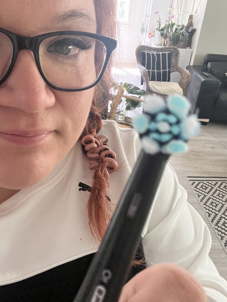 taija_myyra's tweet photo. Yhteiselomme päättyy jo nyt.
Joudun hankkimaan uuden. Akku ei kestä minun menossa mukana.
Mites muilla?
#oralb #io10 #sähköhammasharja https://t.co/VzqhNiseZ0