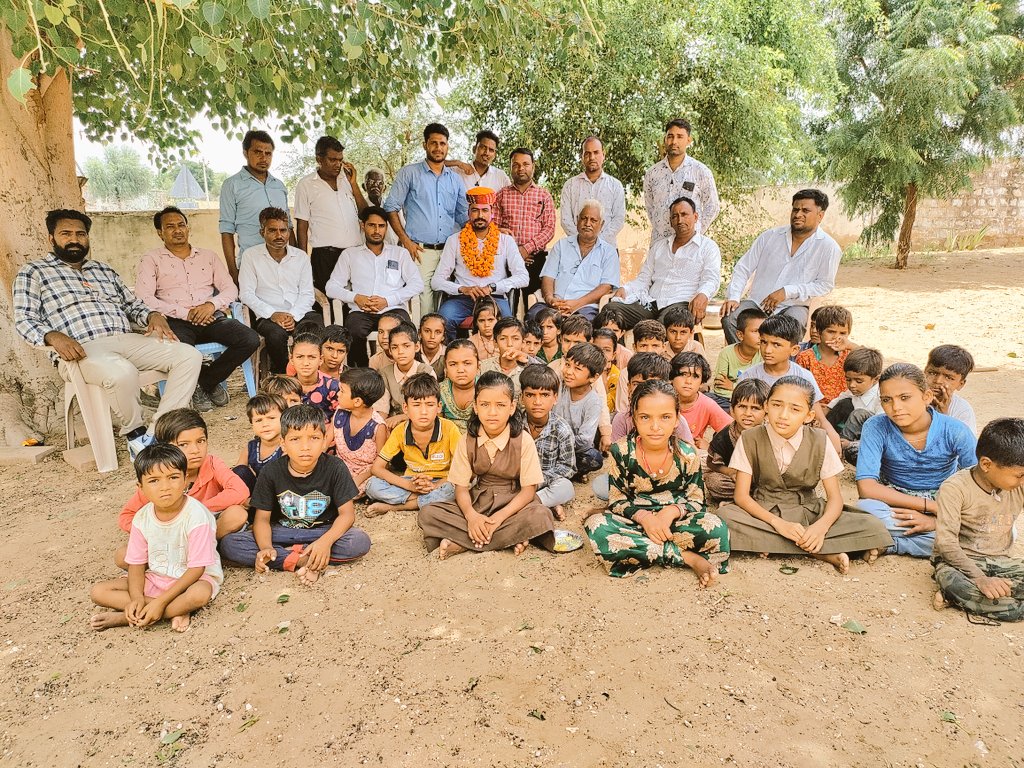 SaajanTr's tweet photo. प्रिय मित्र देव का माडपुरा से MGGS भकरी में  पदस्थापन होने पर विदाई समारोह की झलकियाँ।
@HSanchoriya @Niranja64829721 https://t.co/u2RMcUlRWj