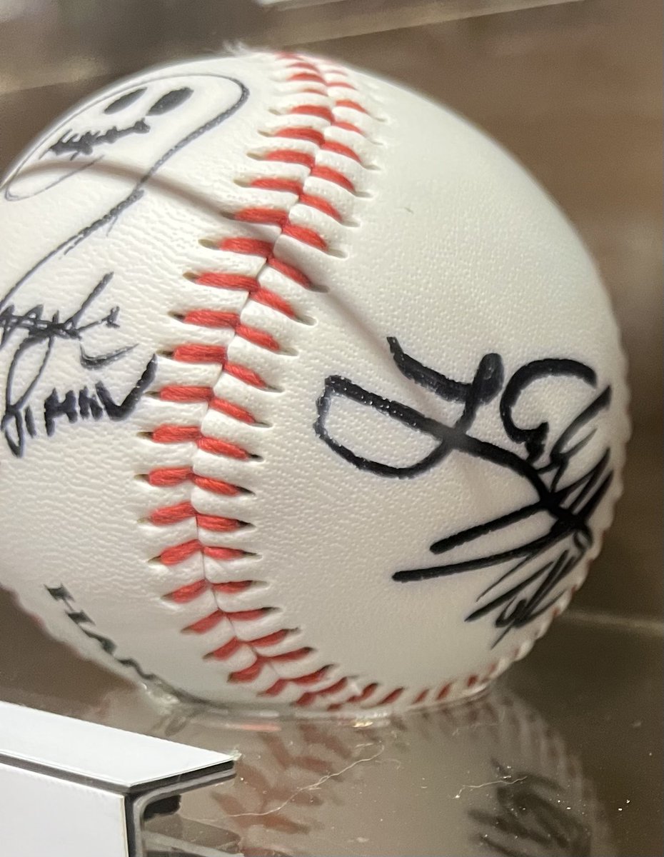 甲子園球場に始球式に来てくれた時のサインボール⚾️ 今日現在も