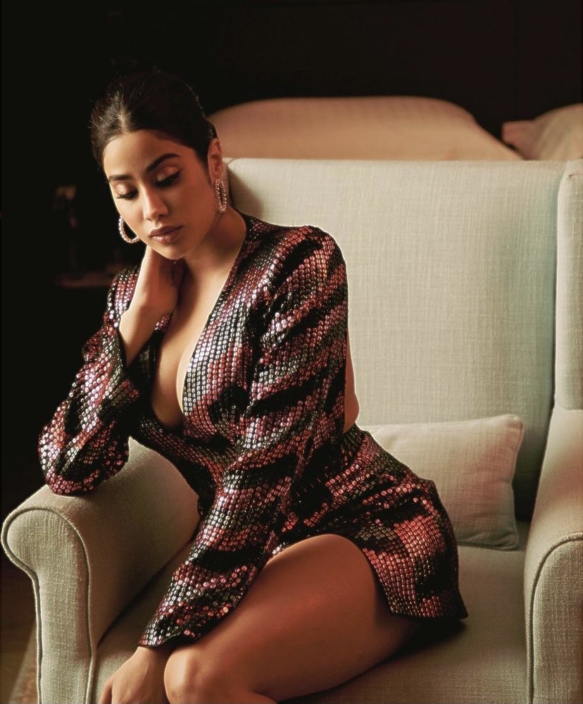 ParasuR29414407's tweet image. Crazy 😜 on #JanviKapoor