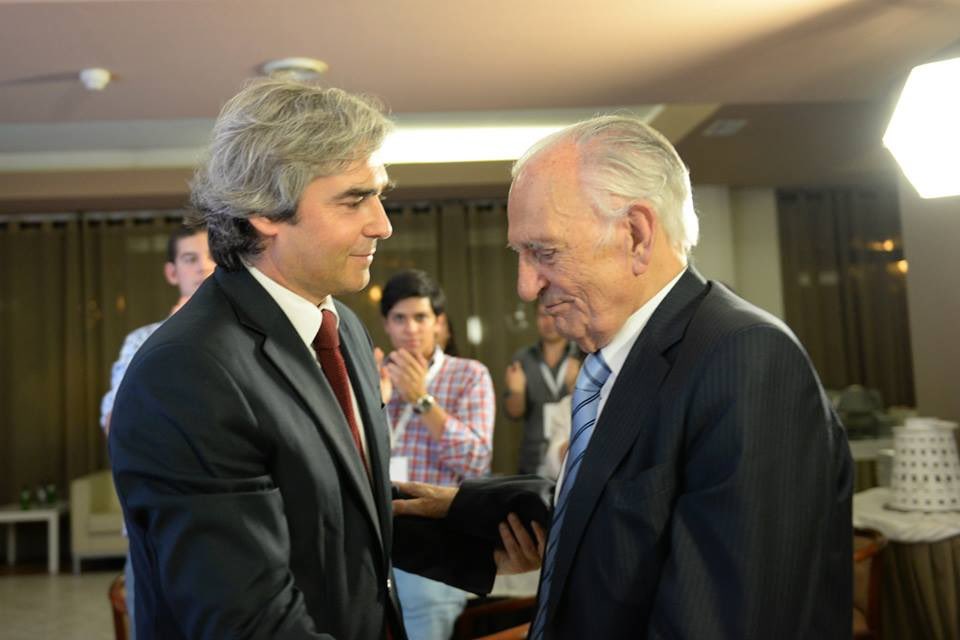 Amanhã em Aveiro, no XXX Congresso, o CDS homenageará o Professor Adriano Moreira,  um dos nossos maiores, referência fundamental do partido,, que dirigirá uma mensagem escrita a todos os militantes, com a sabedoria dos seus quase 100 anos de vida. <a href="/_CDSPP/">CDS-PP</a> #orgulho #gratidão
