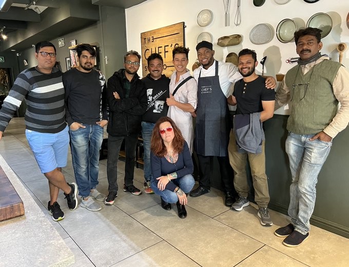 ChotusaMew's tweet photo. Pratik with Voot team. What is it about? π£
#PratikSehajpal #PratikFam #PraPal #PraNib #PratikInKKK12 #KKK12 #KhatronKeKhilad12 @ColorsTV @justvoot @realsehajpal https://t.co/inIxAyueds