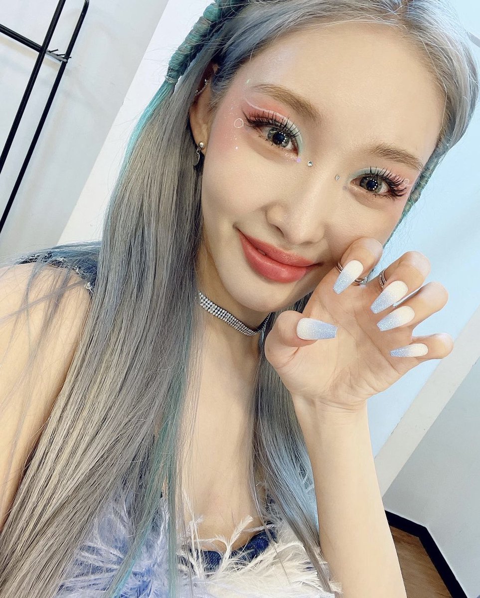 ChunghaGlobal's tweet photo. 220715 2thumbsup_nail Instagram update with Chungha 

https://t.co/C7anxAhlSj

#청하 #CHUNGHA @CHUNGHA_MNHent https://t.co/W6kRhezFPd
