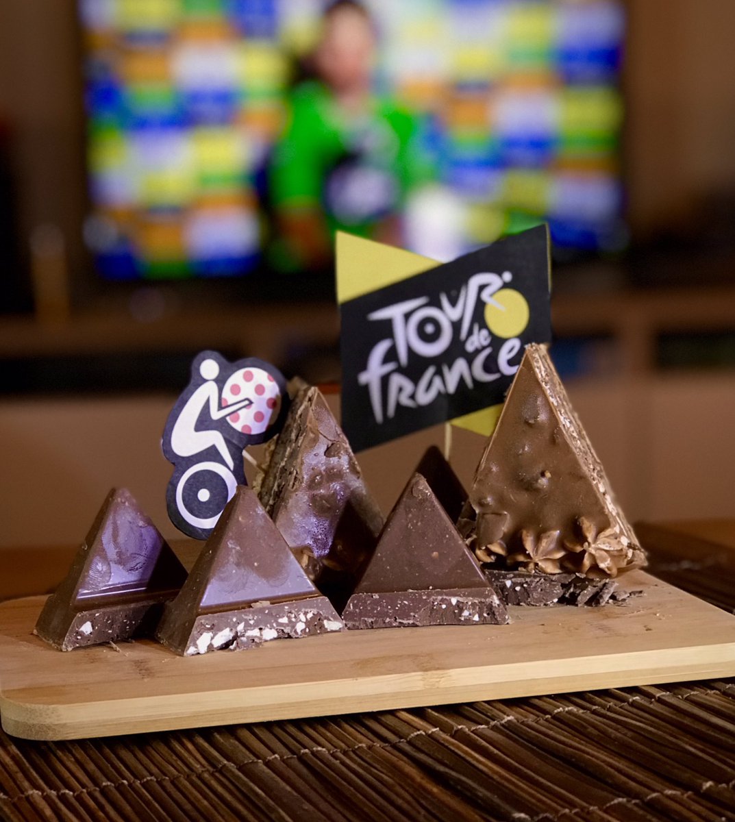 In honour of the entertainment the Alps provided us, I submit this homage to those mountains with a subtle nod towards the peloton’s recent visit to Switzerland 🇨🇭 #tourSnacks #SnackArt #Couchpeloton @Toblerone