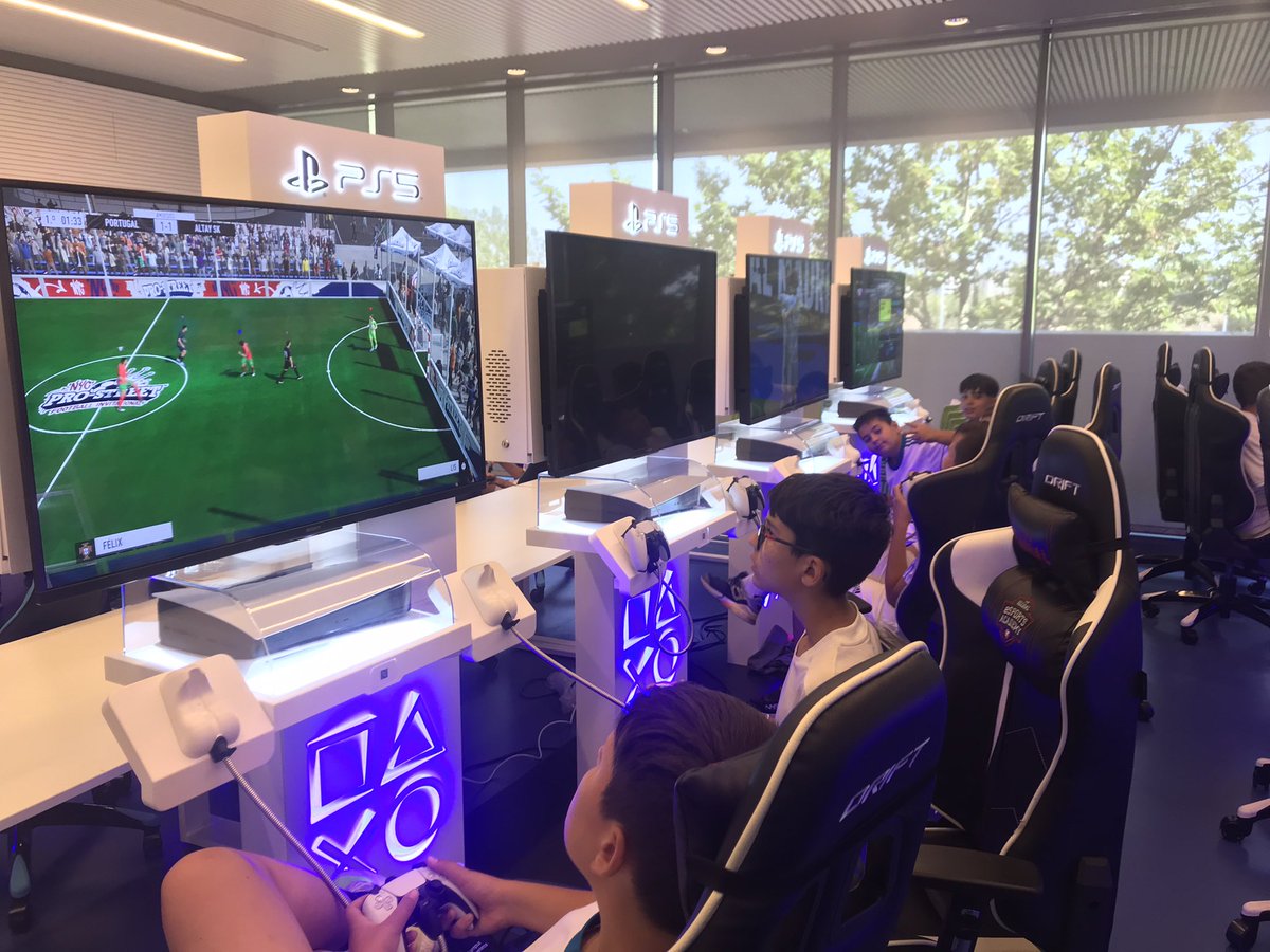 Cuarto año del Campus de Fútbol y Gaming responsable de @Experience_Camp 

Otro año más combinando actividad física, gaming y educación. Sin duda uno de los proyectos de los que más orgulloso estoy.