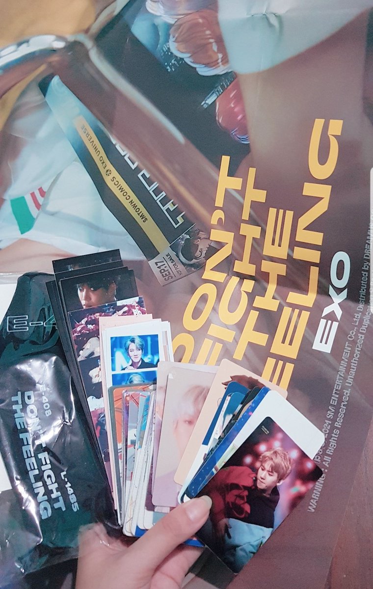artcloudshop's tweet photo. hello! im giving away these exo items (including a folded official poster) for free to anyone who will buy the last stock of our big stationery box!

🛒 https://t.co/5Apu1fPPKq https://t.co/NZPtxOfxEU