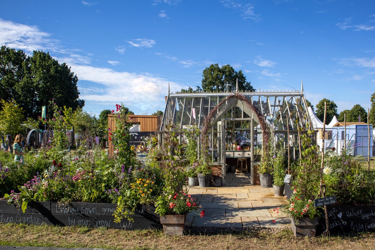 🌻BLOG UPDATE🌻
Our recent blog is a look back at the Hampton Court Garden Festival and our beautiful cutting garden expertly crafted by our lovely #alitexgrowclub. Check it out through the link in below.

alitex.co.uk/blog/our-hampt…