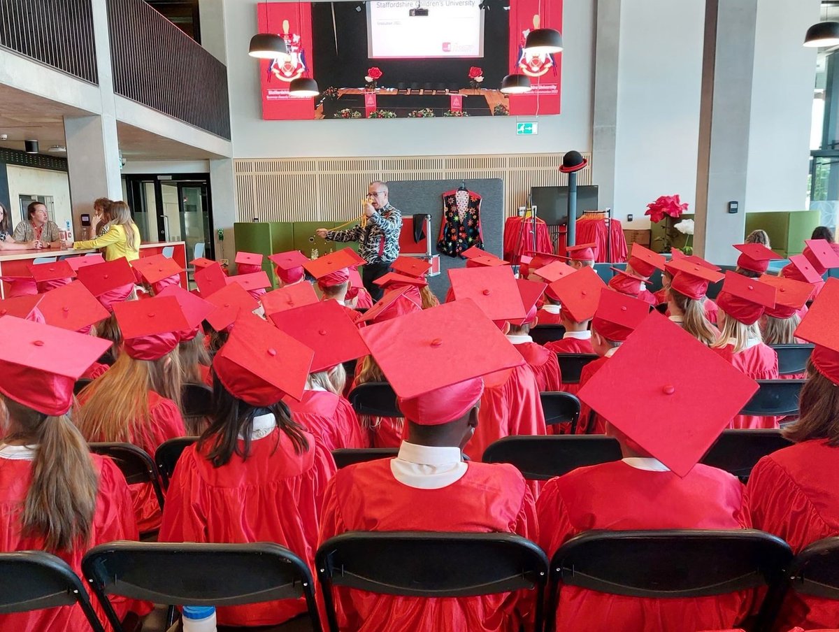 StaffsUniJSS's tweet photo. This week we had our annual graduation ceremonies for @StaffsUni #ChildrensUniversity
The CU promotes social mobility to 5 to 14-year-olds, through exciting & innovative extra-curricular activities. More info: https://t.co/XQDVE7e2Us
#JusticeinJuly #WorldYouthSkillsDay https://t.co/pKdXaNAUyt