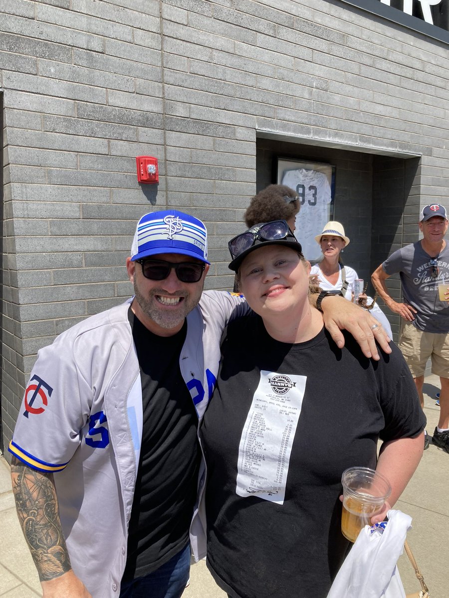 goldygirl2931's tweet photo. @Chris_Hawkey if @MarneyGellner had to let the belt and coat go, there’s no one better to have it! #champion love you Hawk. Truely a #goodguy ❤️#initialsmajor https://t.co/ZG5GMPELmi