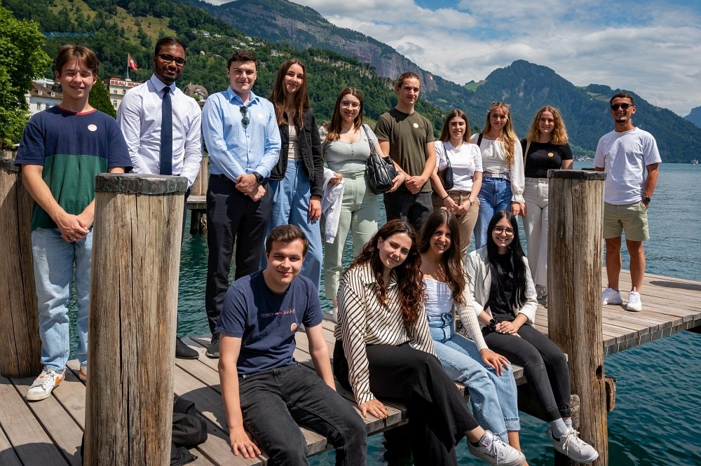 CSS_deutsch's tweet photo. Hallo Abschluss. 🎓 Alle unsere Lernenden und Praktikanten haben ihre Ausbildung Ende Juli erfolgreich abgeschlossen.
Wir sind stolz und gratulieren den 38 jungen Berufsleuten ganz herzlich. 👏
#ausbildung #work4css #gesundheitspartnerin https://t.co/LP0I2yJJUO