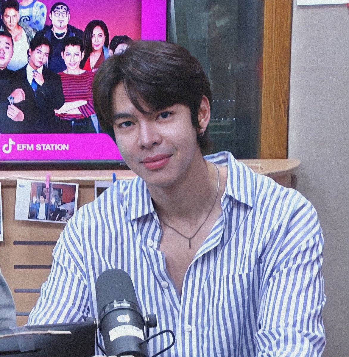 MyNameDahlia's tweet image. คนเรามันต้องหล่อทุกท่วงท่าอิริยาบถ ทุกวินาทีที่หายใจ ทุกอารมณ์ ทุกกิจกรรม ทุกห้วงเวลาขนาดนี้เลยหรอ เคยเบื่อๆแล้วคิดจะหยุดหล่อมั่งมั้ย มันจำเป็นมากเลยหรอถึงต้องหล่อขนาดนั้น เบาได้เบานะจ๊อบนะ🫠
#NooJobby #จ๊อบบาส #BasJobxFANDOMLIVE