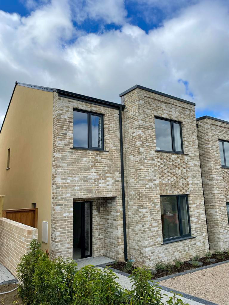 Tradecraft_Irl's tweet photo. Parexlanko Monorex J40 on the gables of this project in Malahide Dublin #parexlanko #render #facades #monorex #plastering #spray #rendering https://t.co/Bn1l2HmuDY