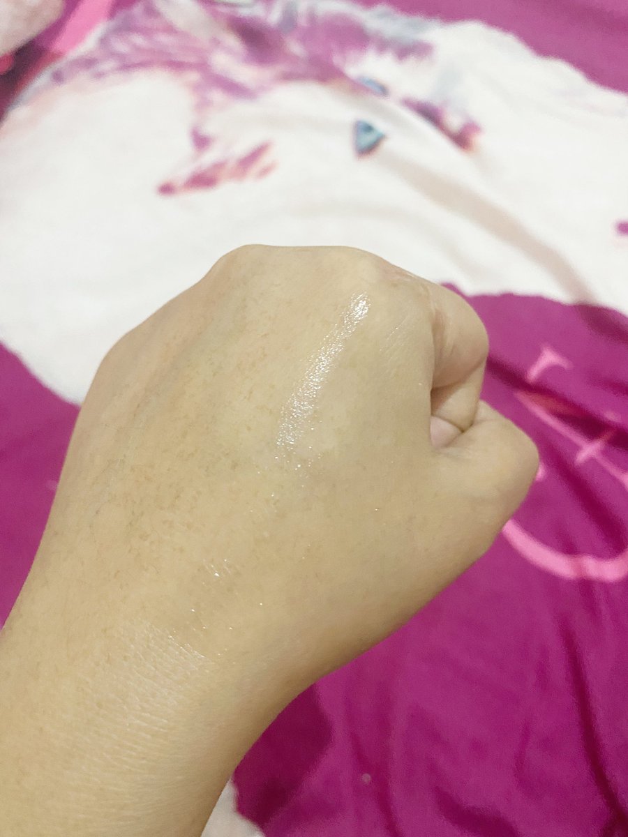 maevemabell's tweet photo. Pencarian tonerku berhenti di SNP PEPTARONIC, setelah nyoba hadalabo, pyunkang yul, the aubree, npure, wardah. SNP ini paling melembabkan. Tekturnya cair agak kental, kalo diratain bikin wajah glowing 🥺✨ dan aku ngerasa dia ngebantu serumku bekerja maksimal jadi cepet cerahnya. https://t.co/7RhCbIqvST