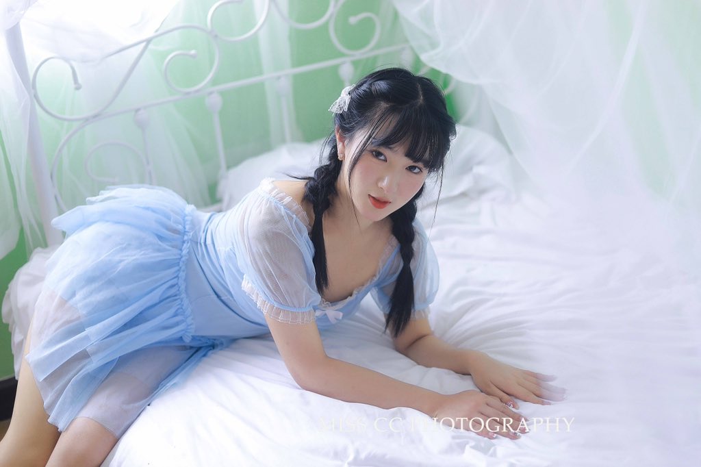 花季少女请给予一朵玫瑰陪衬
-
摄影/@misscc520 https://t.co/PdffKFeSZH