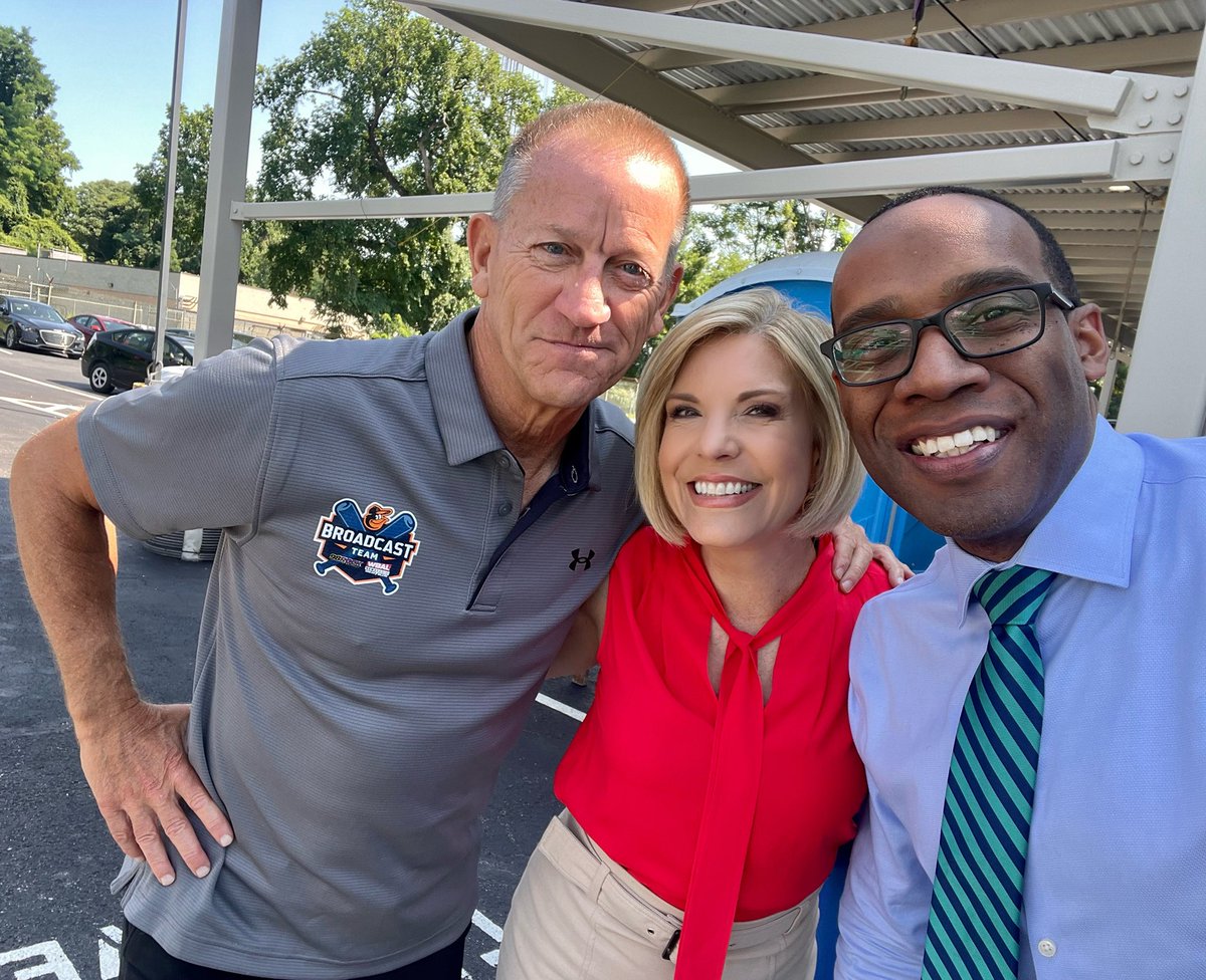 Parking lot reunion! Two of my favorite fellas! <a href="/KeithMills1090/">Keith Mills</a> @JNNewtWBAL <a href="/wbaltv11/">WBAL-TV 11 Baltimore</a>