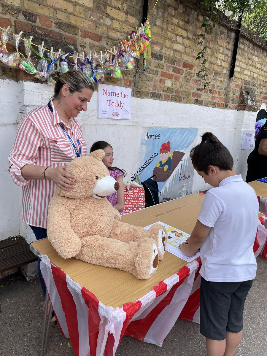 WyvilPrimary's tweet photo. Everyoneβs enjoying the sunshine and our carnival themed summer fair! #bbq #games #fun #sun #wyvilfamily #wyvilvalues https://t.co/jAIUHWEvFY