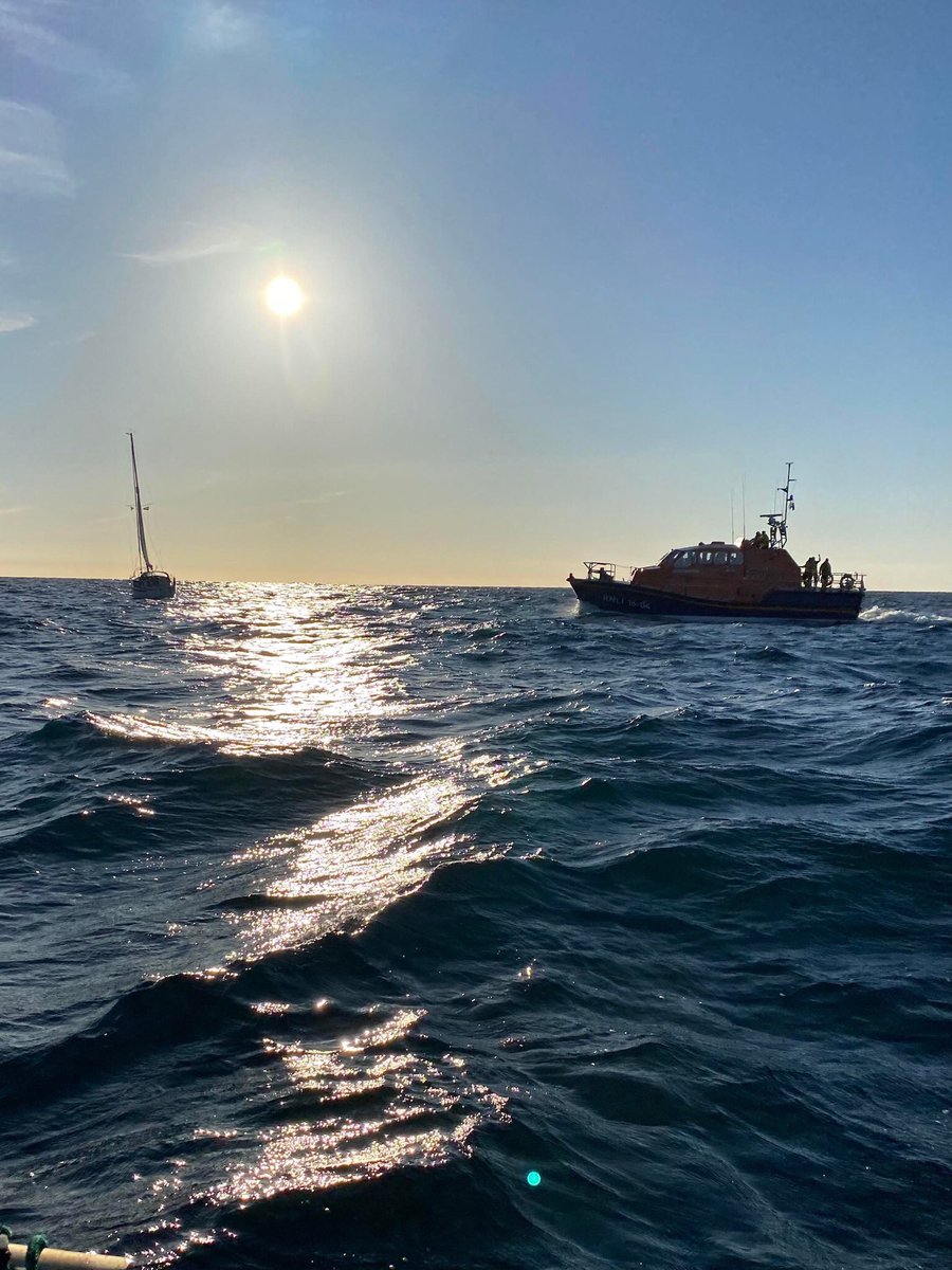 Our volunteer #RNLI crew launched at 7.50pm last night (13 July). A yacht with engine failure was in difficulty near Trevose Head. Once on scene &amp; after assessing the situation the yacht was towed safely to the mooring in the Camel Estuary.

Thanks to Matt Robins for the photo.